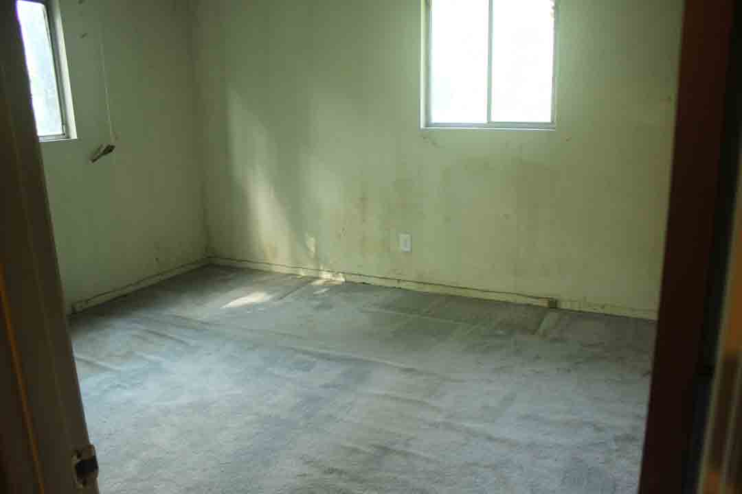 Master-Bed---Before-2